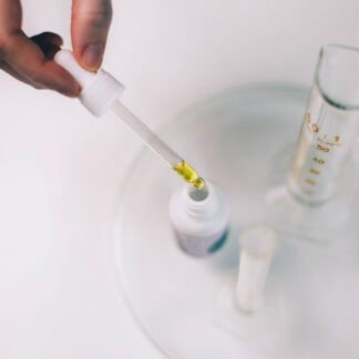 Poetiko – Pleťový olej z vlašských ořechů a sezamu 30 ml Poetiko Pletovy olej z vlasskych orechov a sezamu Plantizia 5 Plantizia.cz