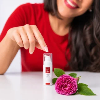 InaEssentials – Oční krém proti stárnutí Rose Eye Lift 15 ml inaessentials oční krém proti stárnutí růže eye lift